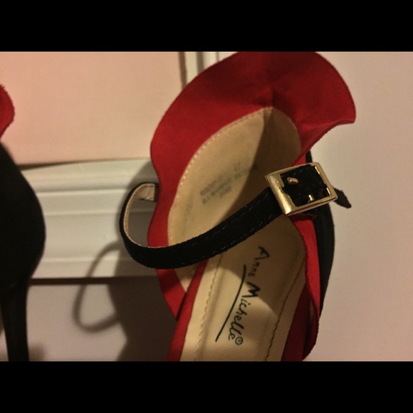 💋Red Ruffled Stilettos 👠 - Picture 2 of 7